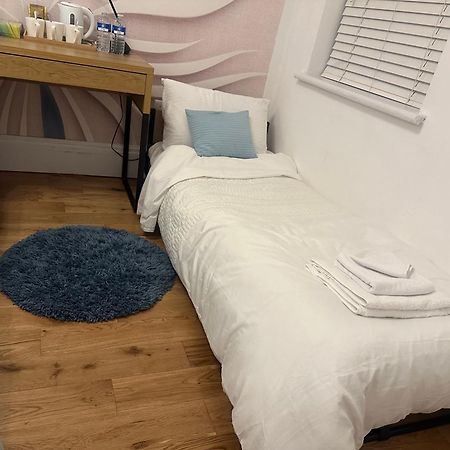 ホテル Rosie Cosy House Cricklewood ロンドン エクステリア 写真