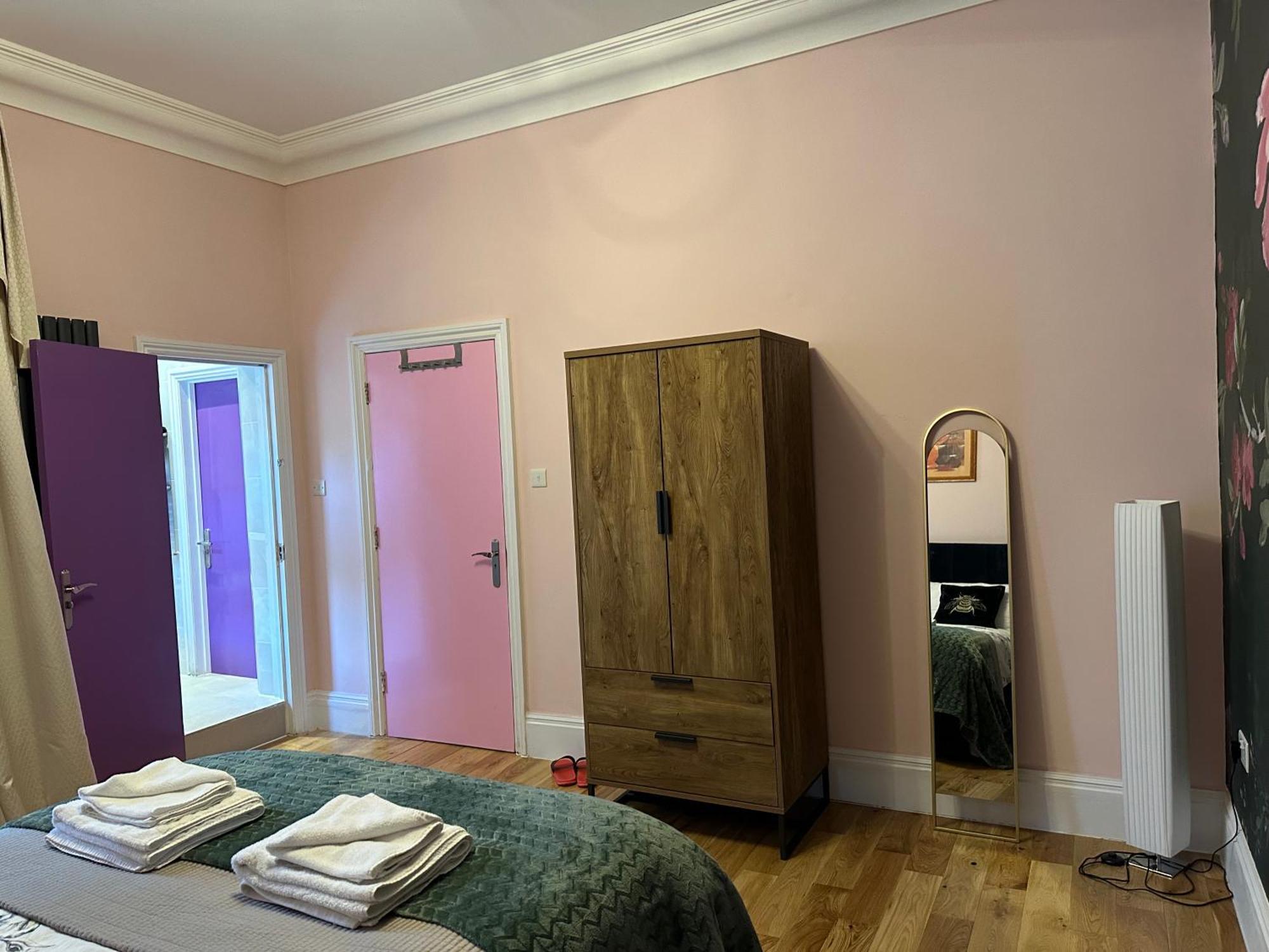 ホテル Rosie Cosy House Cricklewood ロンドン エクステリア 写真