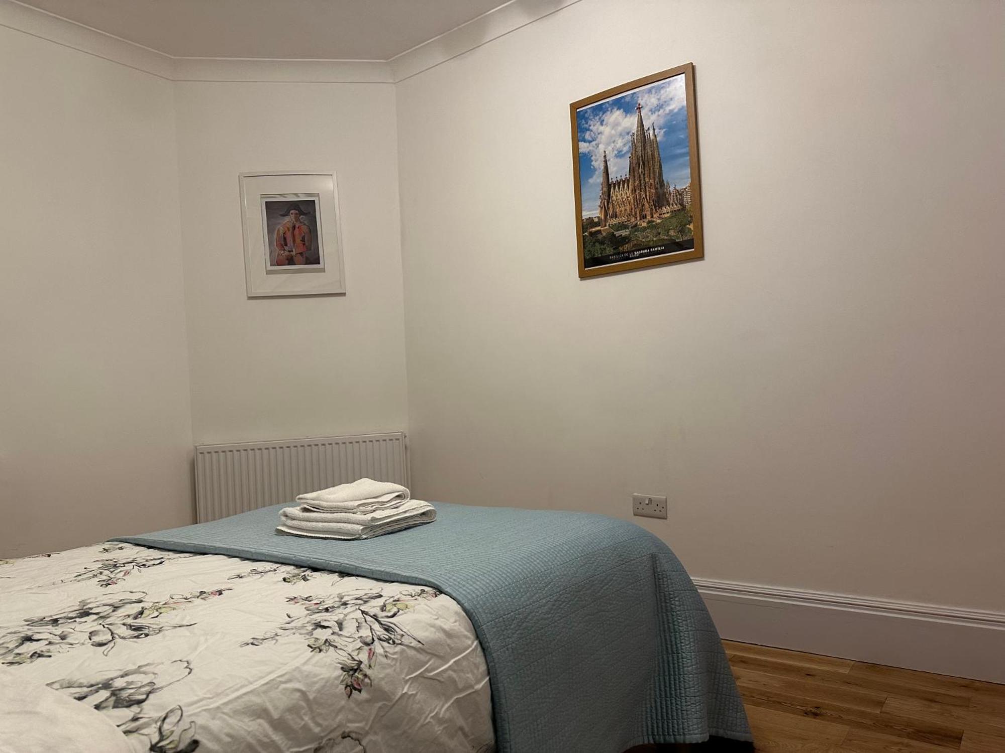 ホテル Rosie Cosy House Cricklewood ロンドン エクステリア 写真