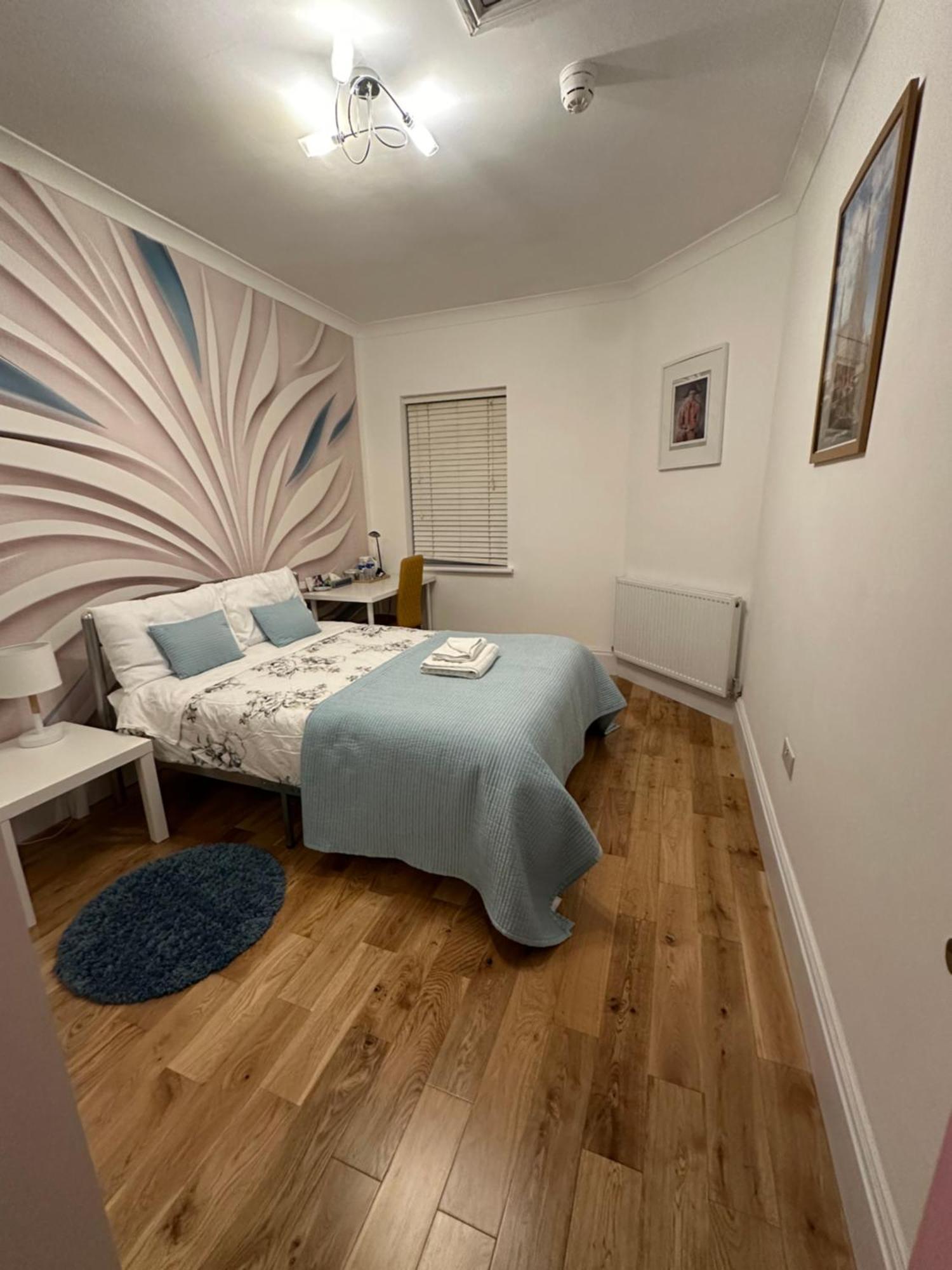 ホテル Rosie Cosy House Cricklewood ロンドン エクステリア 写真