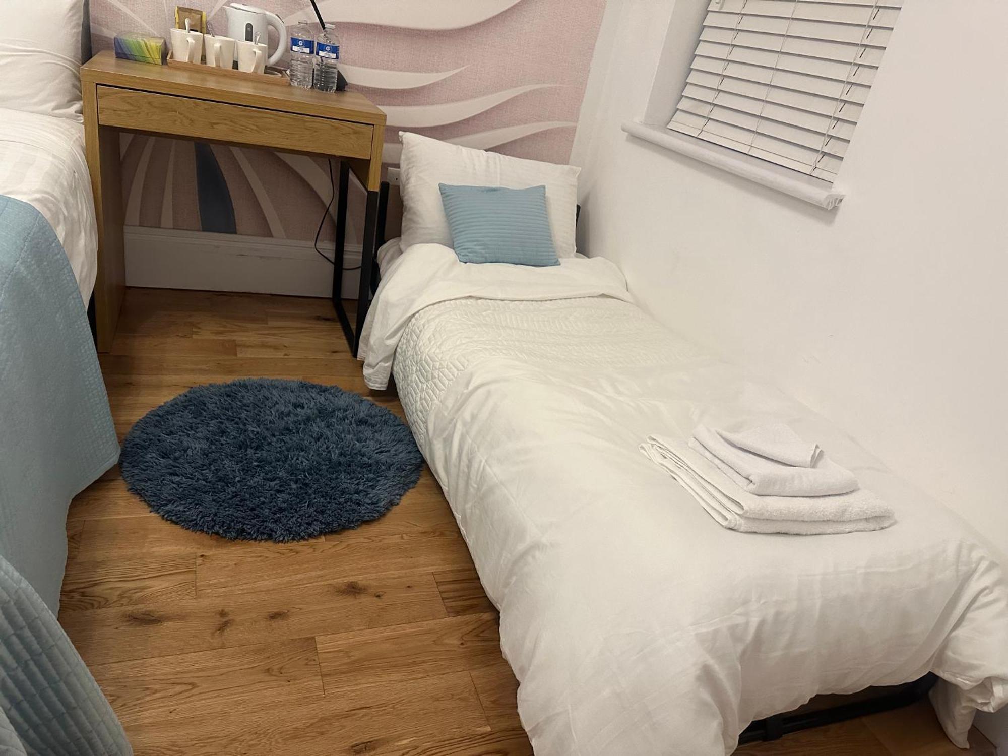 ホテル Rosie Cosy House Cricklewood ロンドン エクステリア 写真